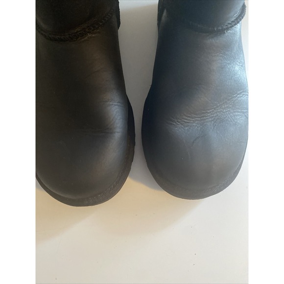 UGG Australia Style Ladies 1016559 Classic Short Black Leather Boots Size 7M - Picture 7 of 14
